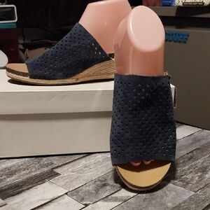 Lucky Brand Navy Slide Sandals Size 9.5